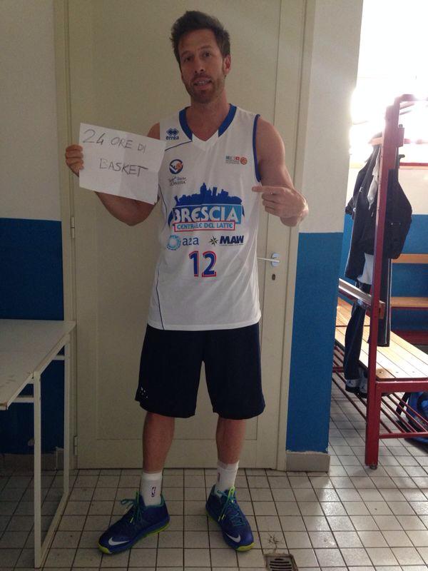 La maglia di Robert Fultz in palio alla 24 Ore di Basket